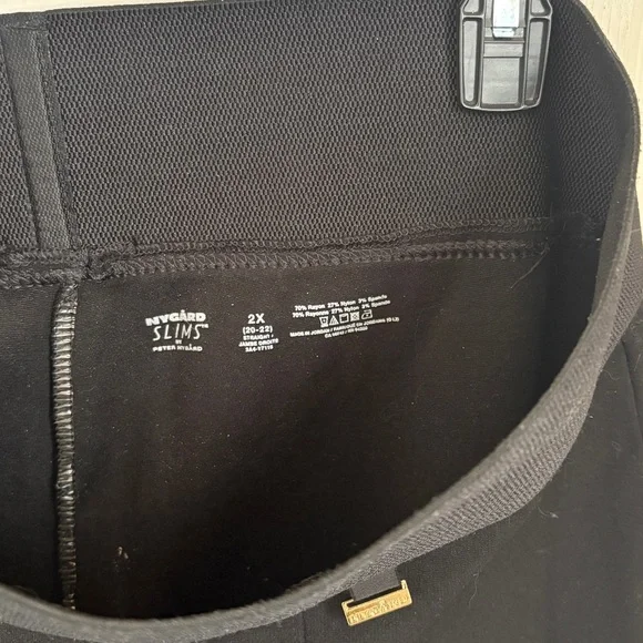 Nygard Slims by Peter Nygard Black Elastic Waist Pull-On Capri Pants - Picture 9 of 9